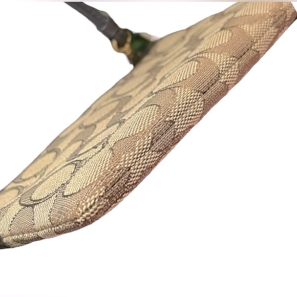 Coach Horse and Carriage corner zip wristlet with gift bag and bowđ„ - Picture 10 of 15